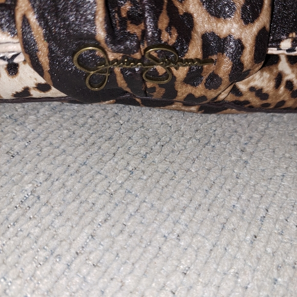 JESSICA SIMPSON Brown Animal Print Bow Wrist Clutch Purse Bag. - Picture 3 of 5